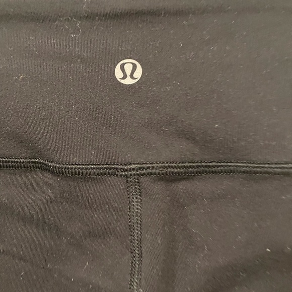 Lululemon Wunder Under black Capri - Picture 4 of 6